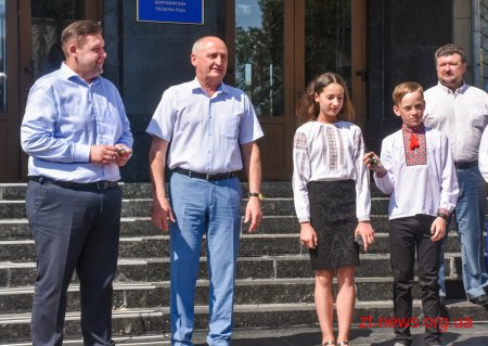 20 шкільних автобусів отримали ОТГ Житомирщини