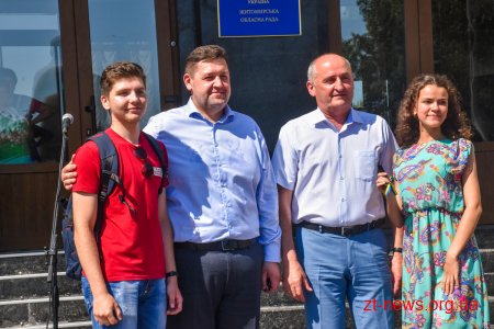 20 шкільних автобусів отримали ОТГ Житомирщини