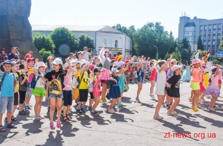 20 шкільних автобусів отримали ОТГ Житомирщини