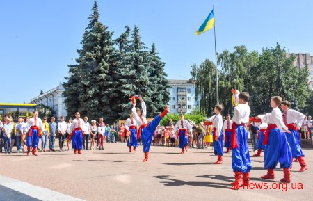 20 шкільних автобусів отримали ОТГ Житомирщини