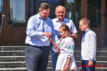 20 шкільних автобусів отримали ОТГ Житомирщини