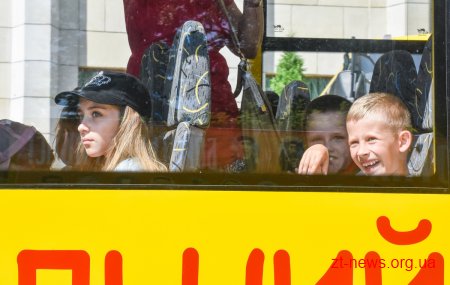 20 шкільних автобусів отримали ОТГ Житомирщини