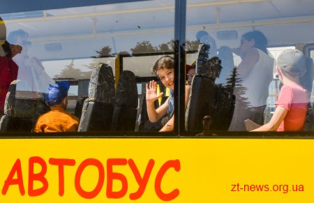 20 шкільних автобусів отримали ОТГ Житомирщини