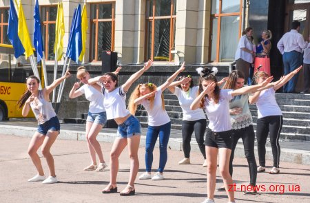 20 шкільних автобусів отримали ОТГ Житомирщини