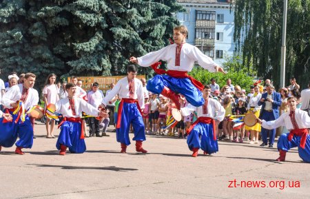 20 шкільних автобусів отримали ОТГ Житомирщини