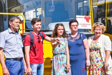 20 шкільних автобусів отримали ОТГ Житомирщини