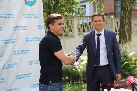 Сергій Сухомлин підписав договір гарантії по кредиту ЄБРР на закупівлю нових тролейбусів для Житомира