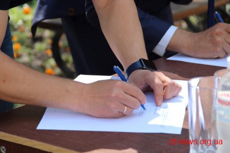 Сергій Сухомлин підписав договір гарантії по кредиту ЄБРР на закупівлю нових тролейбусів для Житомира