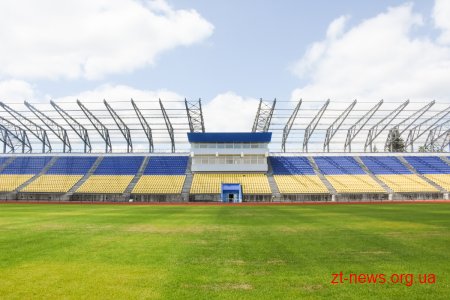 За тиждень на стадіоні «Полісся» тестуватимуть освітлення та накриватимуть трибуну