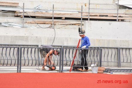 За тиждень на стадіоні «Полісся» тестуватимуть освітлення та накриватимуть трибуну