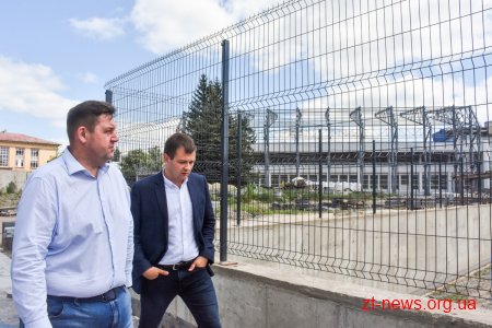 За тиждень на стадіоні «Полісся» тестуватимуть освітлення та накриватимуть трибуну