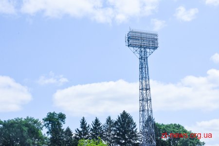 За тиждень на стадіоні «Полісся» тестуватимуть освітлення та накриватимуть трибуну
