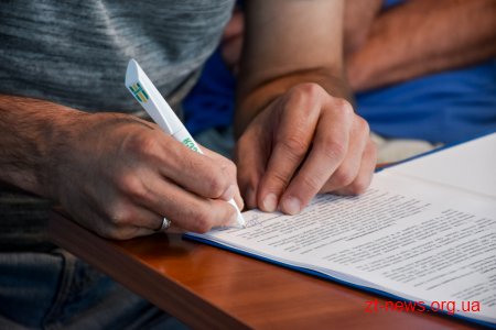 Тренувати ФК «Полісся» продовжать Анатолій Безсмертний та Сергій Коновалов