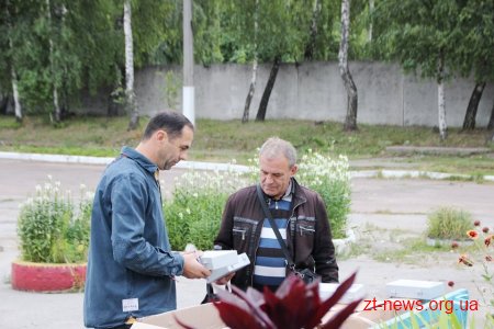 Фонд родини Розенблат передав трамвайно-тролейбусному управлінню 130 мобільних аптечок