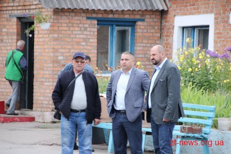 Фонд родини Розенблат передав трамвайно-тролейбусному управлінню 130 мобільних аптечок