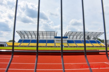 На стадіоні «Полісся» встановили опору для табло та зовнішню огорожу