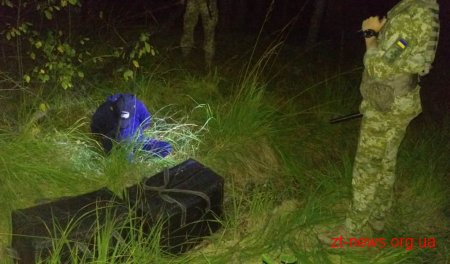 Мешканець Житомирщини намагався перенести через кордон партію безакцизних сигарет