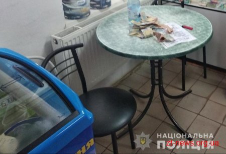 У Бердичеві дільничні затримали молодика за викрадення скриньки для пожертв