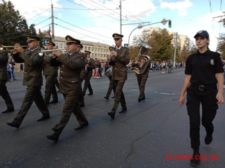 16 військових духових оркестрів пройшлися вулицями Житомира