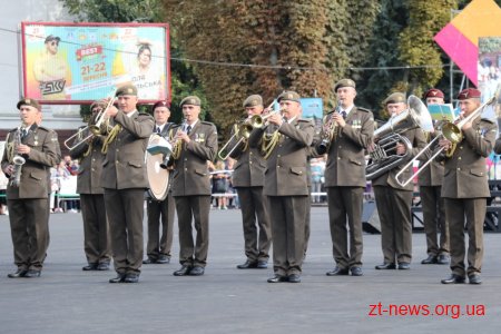 16 військових духових оркестрів пройшлися вулицями Житомира