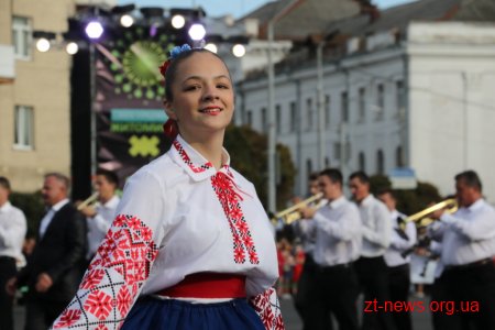 16 військових духових оркестрів пройшлися вулицями Житомира