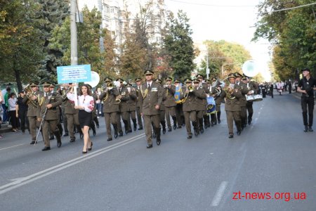 16 військових духових оркестрів пройшлися вулицями Житомира