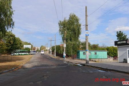 На кінцевій зупинці "Гідропарк" у Житомирі загорівся тролейбус