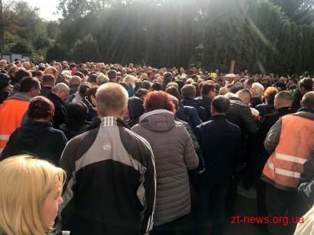 Житомиряни в останню путь проводжають загиблих в ДТП працівників ТТУ