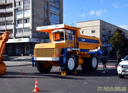 На майдані Соборному триває підготовка до Другого форуму регіонів України та Республіки Білорусь