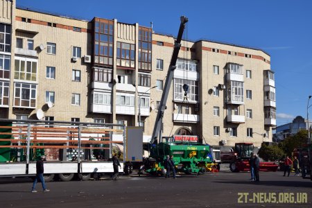 На майдані Соборному триває підготовка до Другого форуму регіонів України та Республіки Білорусь
