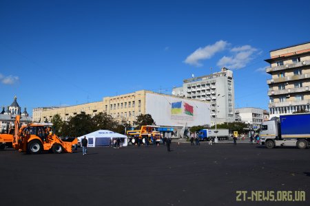 На майдані Соборному триває підготовка до Другого форуму регіонів України та Республіки Білорусь