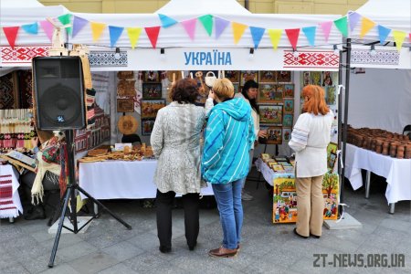 На Михайлівській розпочався ярмарок, де продають білоруську та українську продукцію