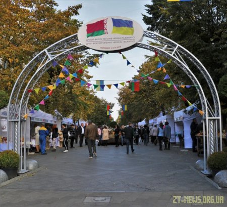 На Михайлівській розпочався ярмарок, де продають білоруську та українську продукцію