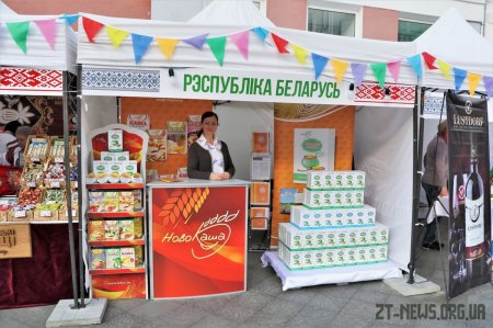 На Михайлівській розпочався ярмарок, де продають білоруську та українську продукцію