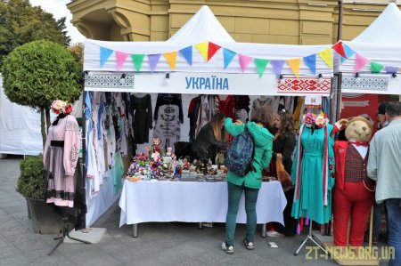 На Михайлівській розпочався ярмарок, де продають білоруську та українську продукцію