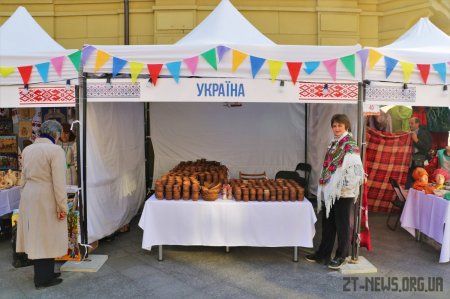 На Михайлівській розпочався ярмарок, де продають білоруську та українську продукцію