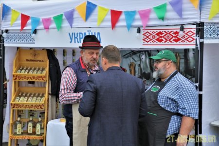На Михайлівській розпочався ярмарок, де продають білоруську та українську продукцію