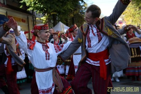 У Житомирі відгуляли Покровське весілля