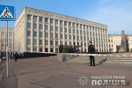 Поблизу Житомирської ОДА поліція шукала вибухівку