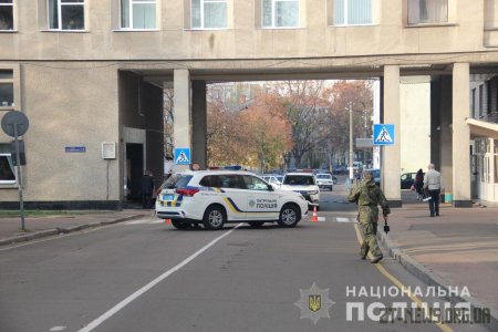 Поблизу Житомирської ОДА поліція шукала вибухівку