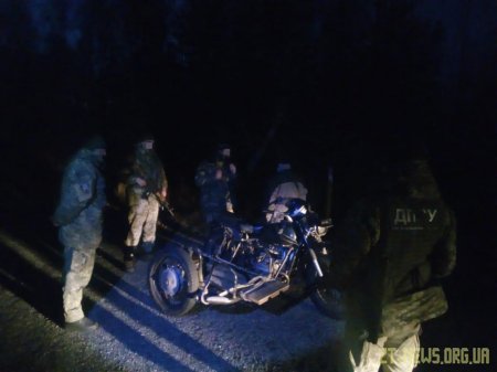 Житомирські прикордонники затримали чоловіків, які планували збирати радіоактивно-забруднений металобрухт