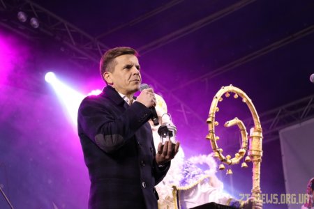 У Житомирі запалили вогні на головній ялинці області