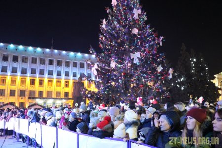 У Житомирі запалили вогні на головній ялинці області
