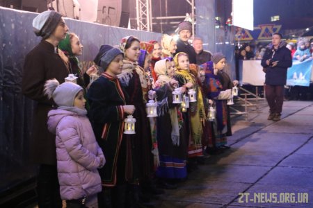 У Житомирі запалили вогні на головній ялинці області