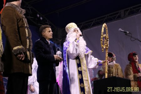 У Житомирі запалили вогні на головній ялинці області