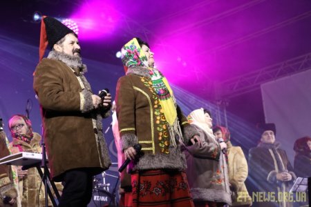 У Житомирі запалили вогні на головній ялинці області