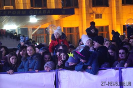 У Житомирі запалили вогні на головній ялинці області