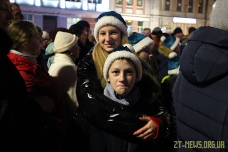 У Житомирі запалили вогні на головній ялинці області