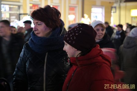 У Житомирі запалили вогні на головній ялинці області