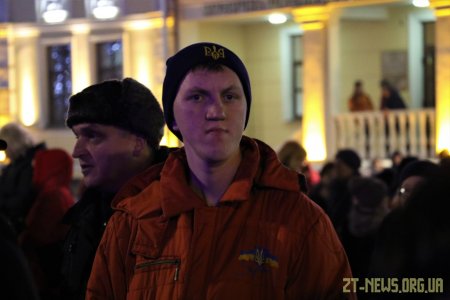 У Житомирі запалили вогні на головній ялинці області